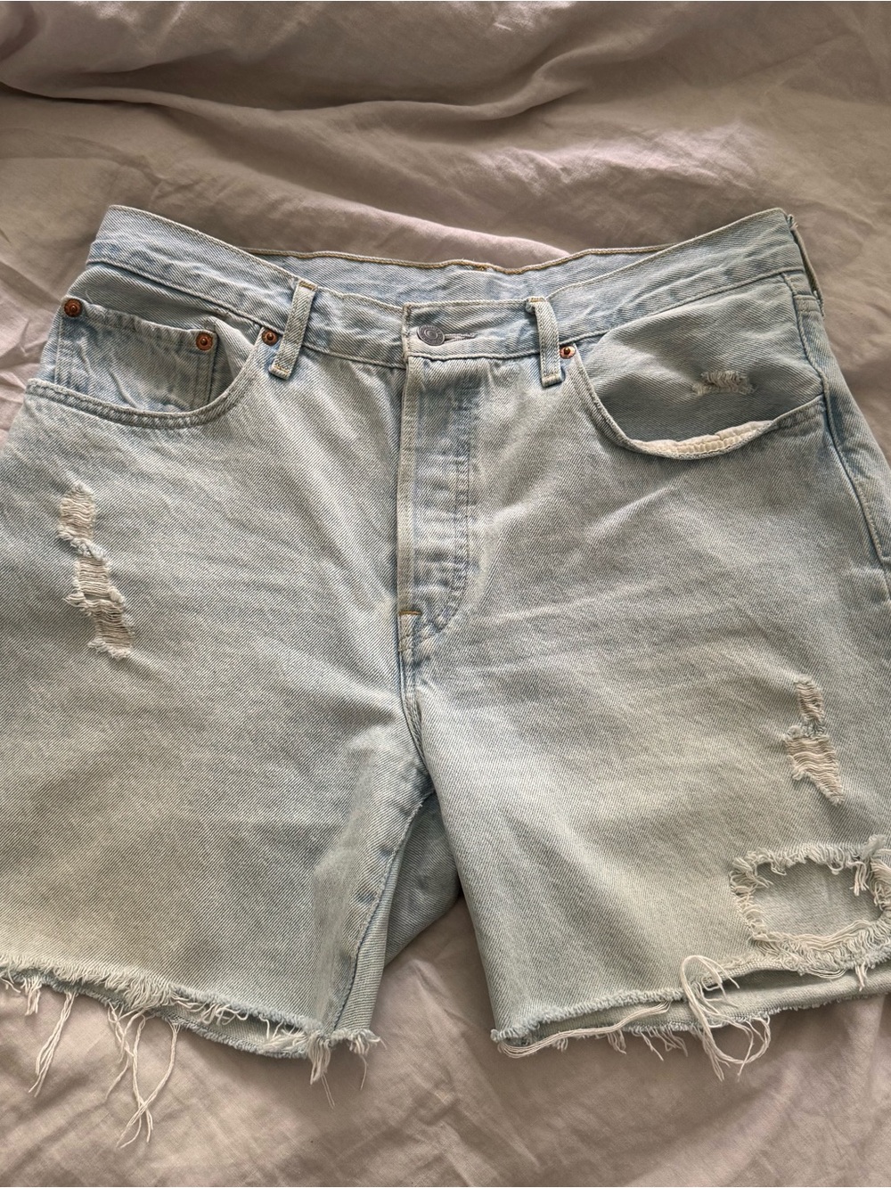 Levi’s 501 Original Distressed Denim Shorts – Light Wash – Size 31